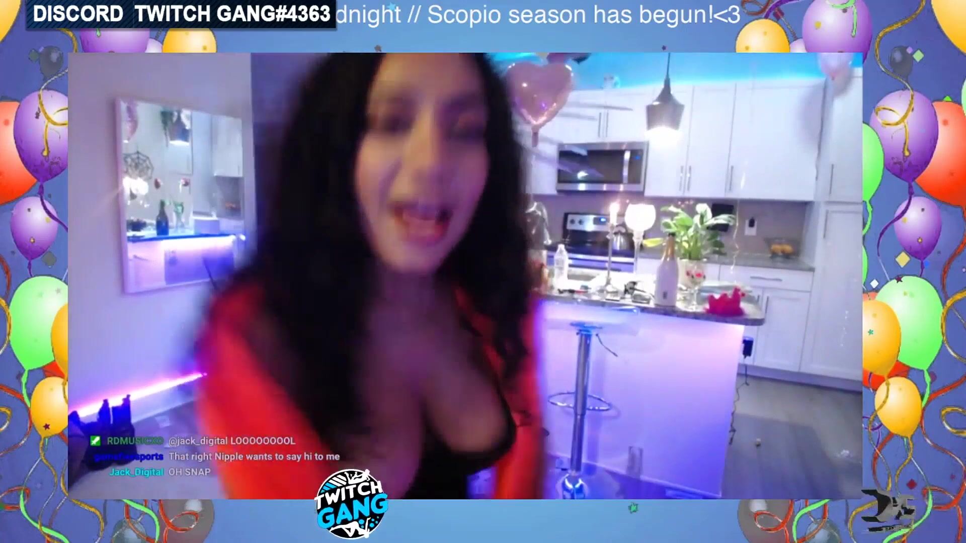 Twitch Streamer Shows Tits